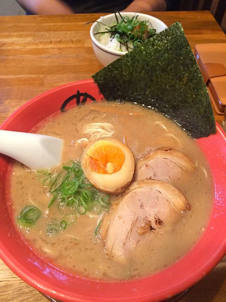 めん虎のこく丸ラーメン|もにもにかさん