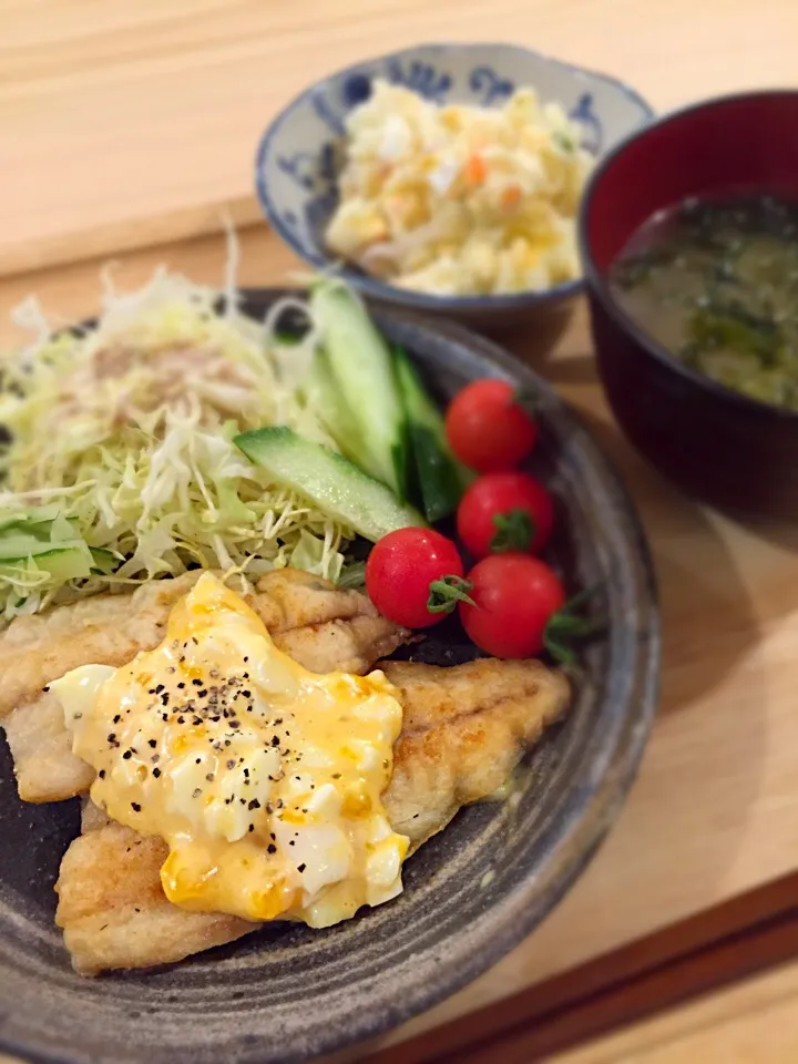 アジのムニエル⁉︎🍀キャベツの千切り🍀ポテトサラダ🍀お味噌汁|mochaさん