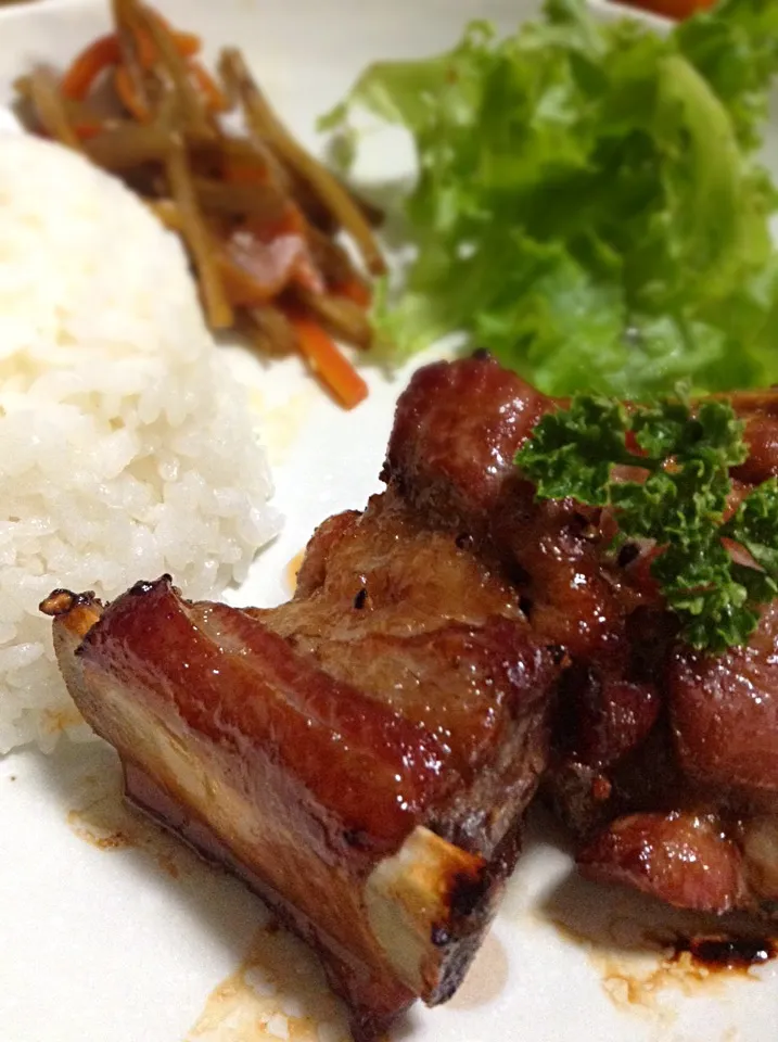 スペアリブのオーブン焼きでワンプレート・ディナー🍴|くるみさん