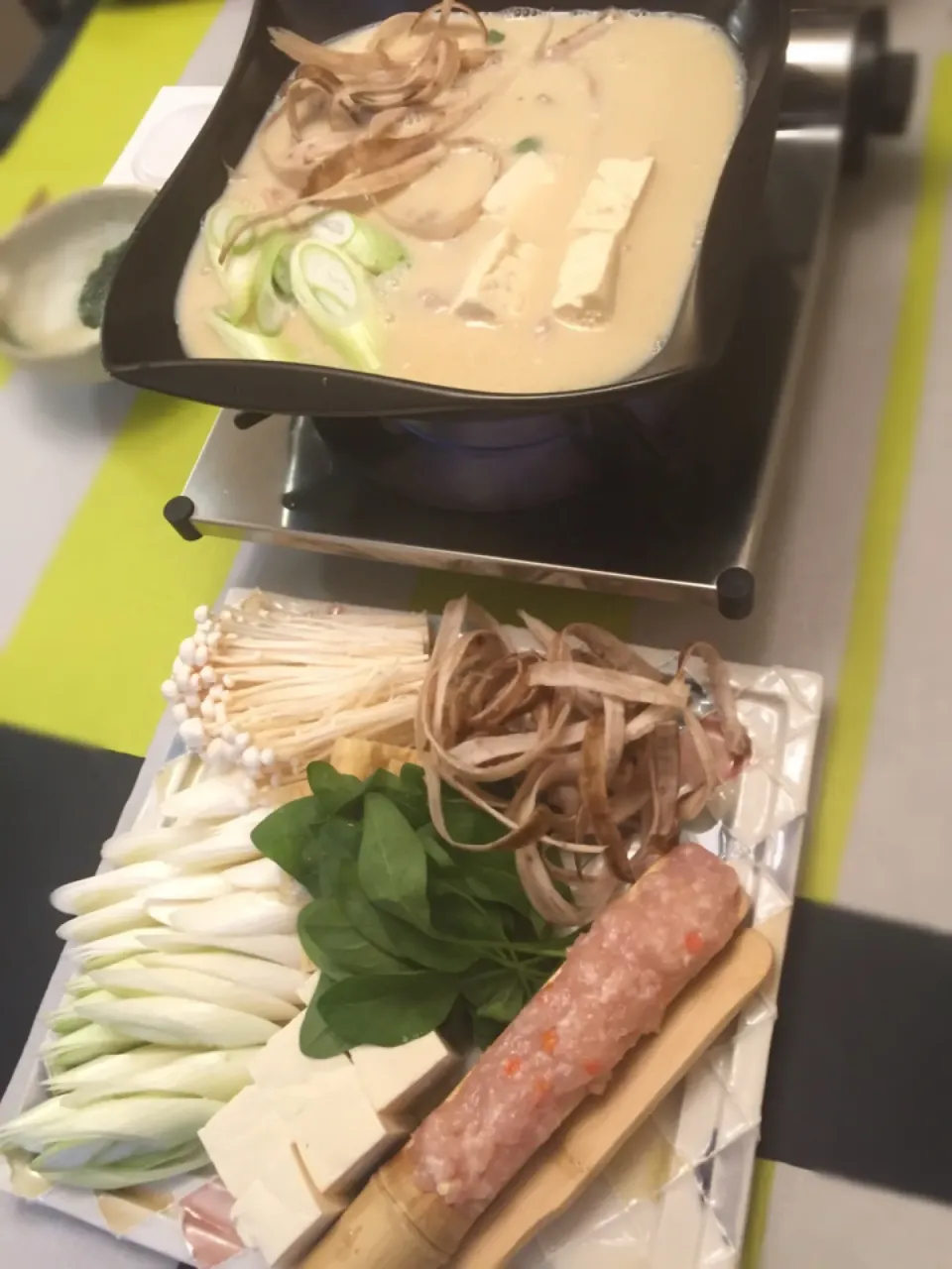 たまには真面目に人体実験スタジアムを開催。豆乳豆腐鍋どすぇ🍲豆乳のおかげで闇鍋状態ですわ👌|にゃあ（芸名）さん