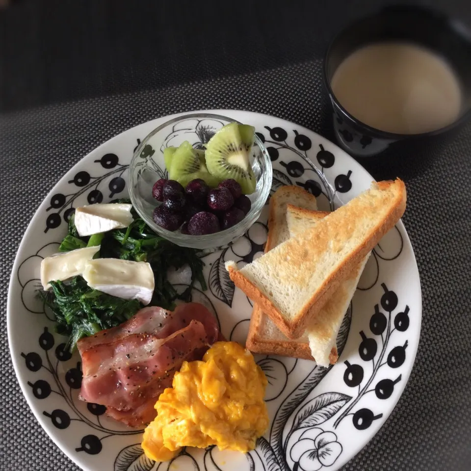 今日の朝ごはん|ぺんぎんさん