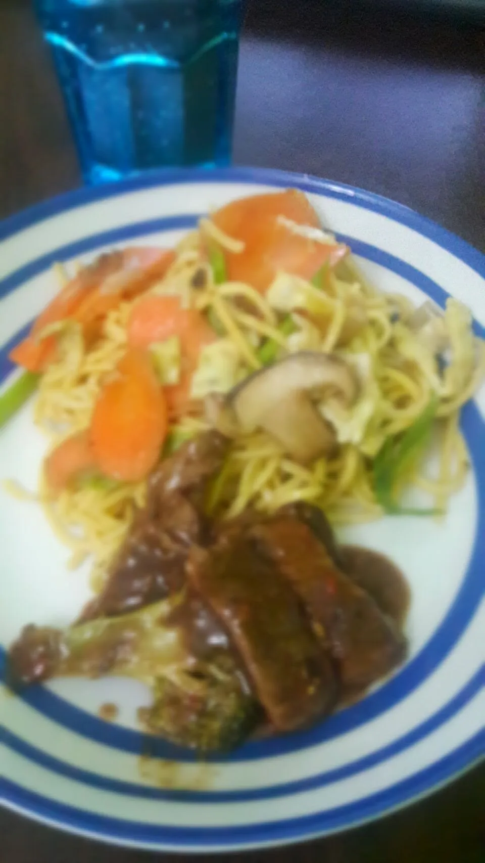 Snapdishの料理写真:oyster beef with egg noodles|shahenさん