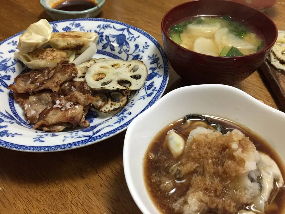 Snapdishの料理写真:お夕飯 豚肉の塩麹焼&牡蠣ポン酢|さんだーさん