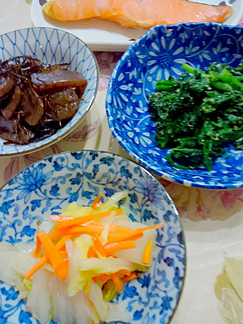 こんにゃくと切り昆布の炒め煮、春菊のゴマ和え|たえさん