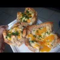 Snapdishの料理写真:baked egg with red/white cheddar n parsley|dotdotdotx2さん