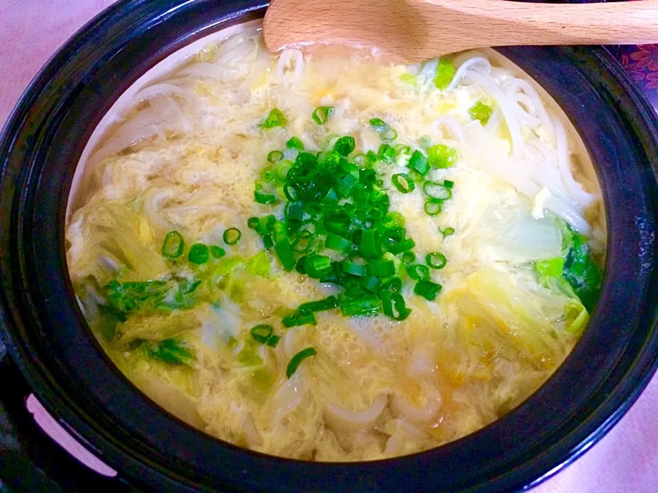 Snapdishの料理写真:玉子とじうどん❤️
下から白菜、うどん、玉子。薬味ネギと生姜。ポカポカ暖まります。|ナタママさん