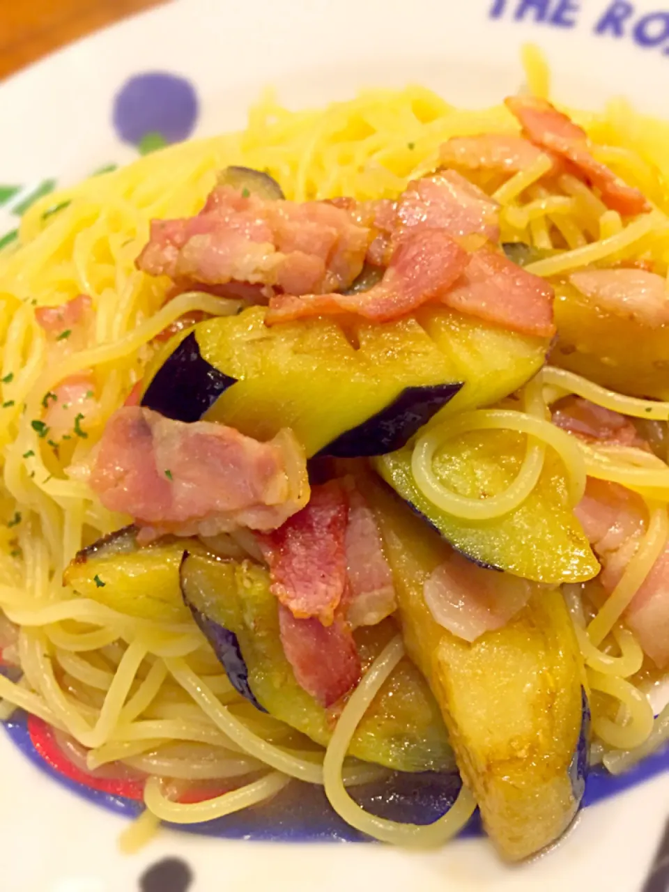 茄子とベーコンの和風ソーススパゲッティ！生麺がモチモチしていて美味しい〜|Tomyさん