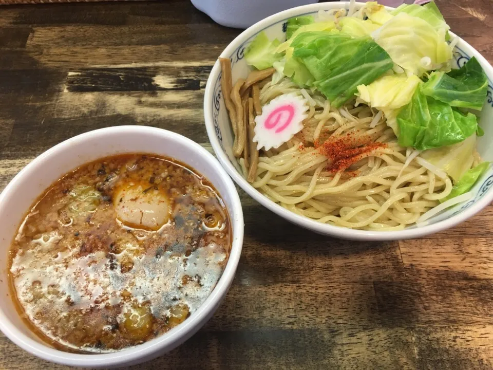 Snapdishの料理写真:激辛つけ麺(中盛、細麺、辛さup×10)＋〔トッピング〕山盛り温野菜|マロさん