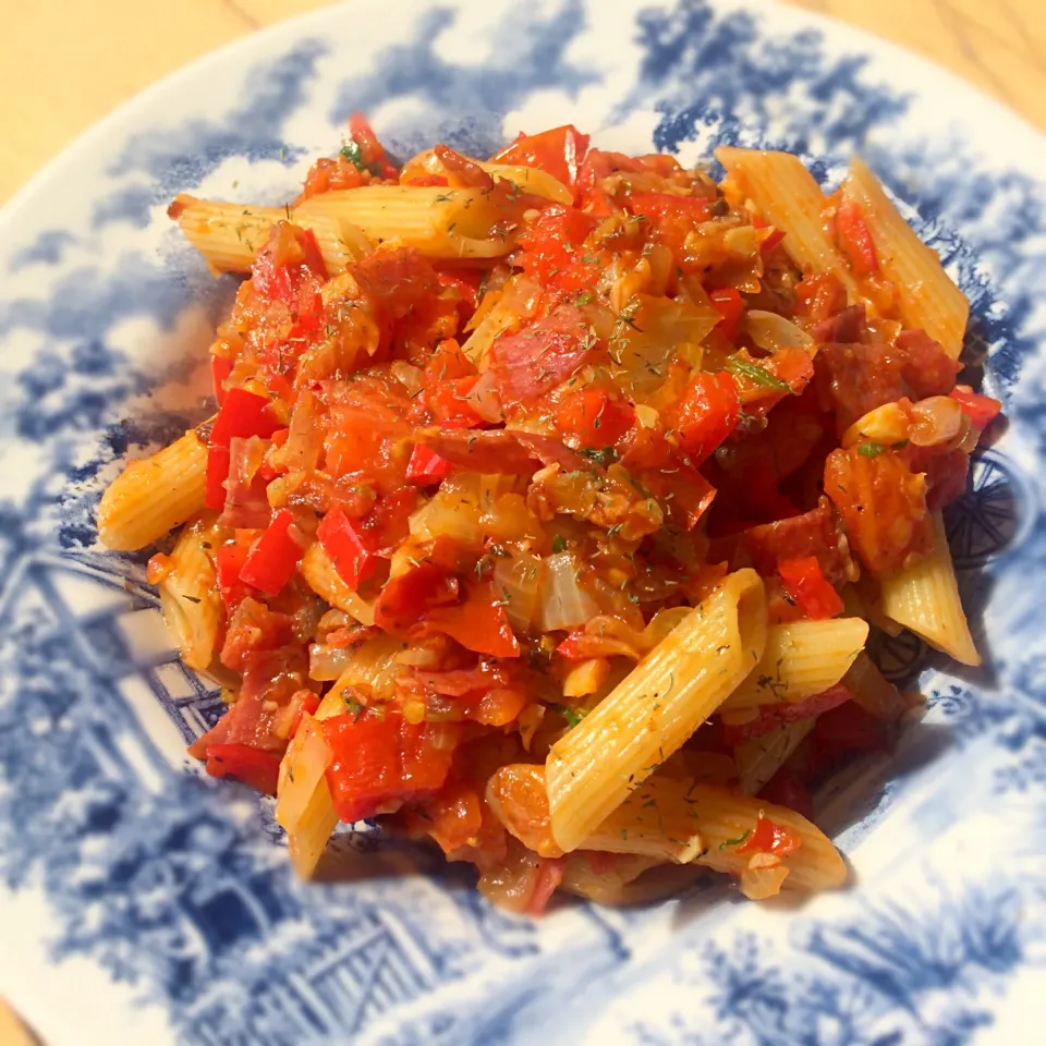 Tomato, red pepper & salami penne 香辣番茄紅椒莎樂美腸長通粉|何穎さん