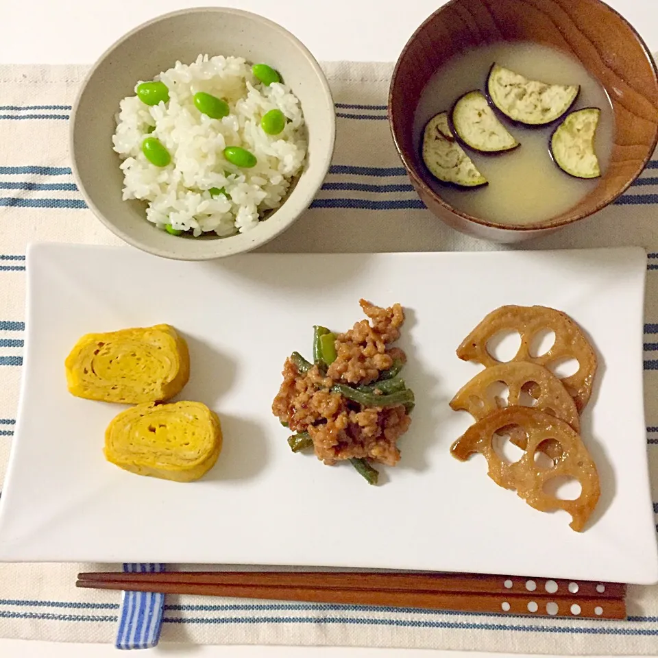 豆ごはん・出し巻き卵・いんげんとひき肉の味噌炒め・きんぴらレンコン・お味噌汁(焼きナス)|Accaさん