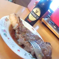 Snapdishの料理写真:ステーキとギネスビール|†さくら†/Sakulaさん