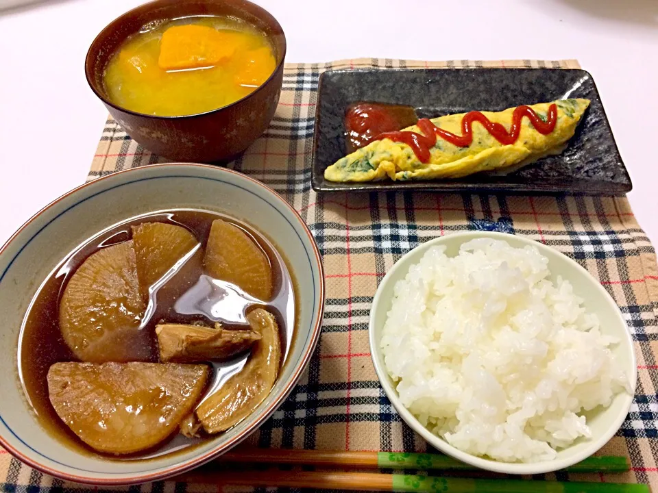 Snapdishの料理写真:新社会人になるために！毎日献立✨かぼちゃの味噌汁🎶ほうれん草のオムレツ🎶|ハシビロさんさん