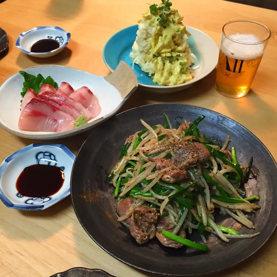 ハツニラ炒め、鰤刺身、ポテサラカレーたくあんマヨソース|maruruさん