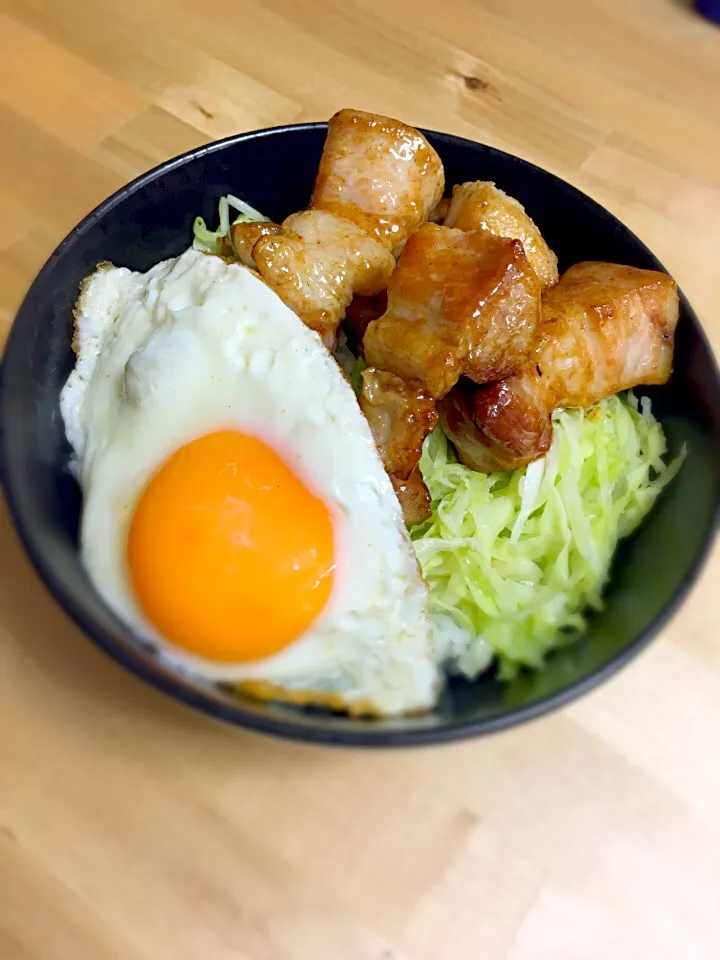 豚バラ肉のタイ風オイスターソース炒め丼|Michikoさん