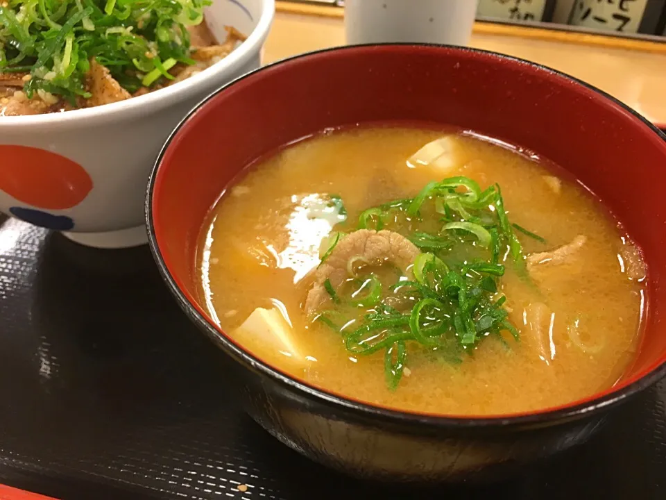 ネギたっぷりネギ塩豚カルビ丼|hirotomoさん