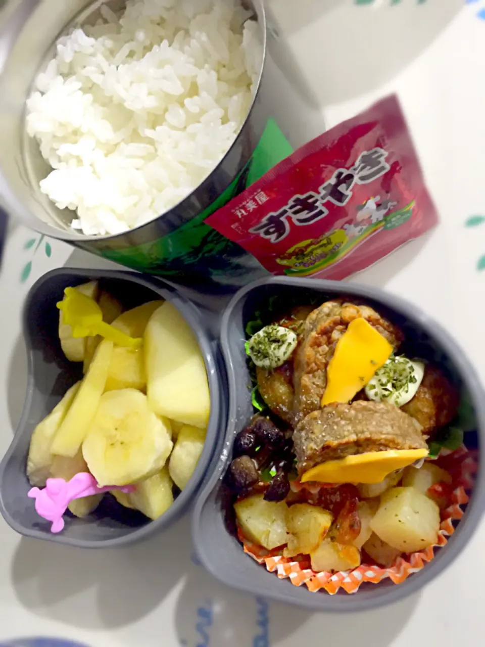 Snapdishの料理写真:子供お弁当🍱  チーズハンバーグ  たこ焼き  ジャーマンポテト  焼きしめじ  バナナ&リンゴ  すきやき風ふりかけ|ch＊K*∀o(^^*)♪さん