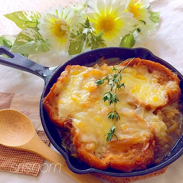 Snapdishの料理写真:OMちゃんの French onion soup/フレンチ・オニオンスープ|なおさん