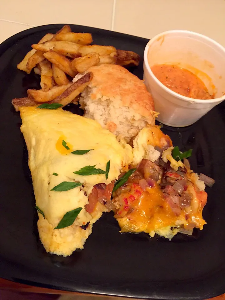 Leftover Creole omelette and five guy Cajun fries.|TRANnosaurusさん