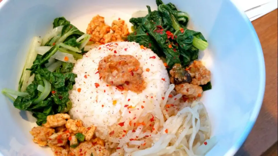 Rice bimbimbap with mince chicken. #Chicken #homecooking #homemade #korean #healthy|hongmaiさん