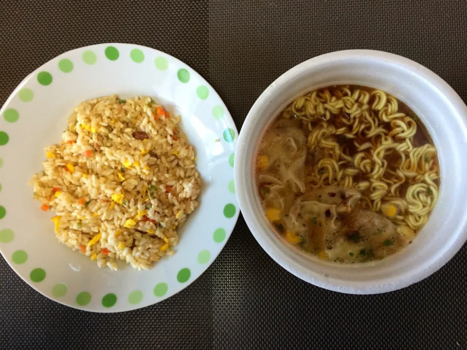 ワンタン醤油ラーメン•炒飯|ばーさんさん