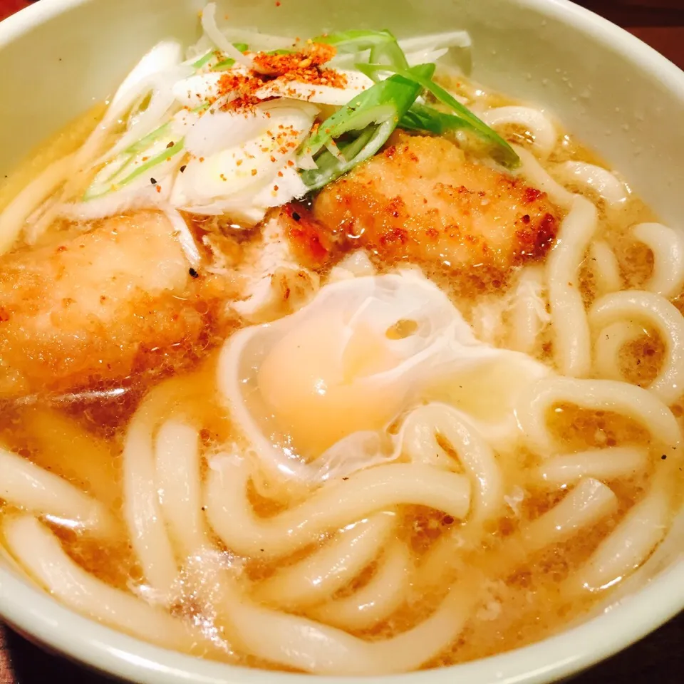 うどん
(トッピングはお弁当
残り物唐揚げ➕生卵)|KAZUTOさん