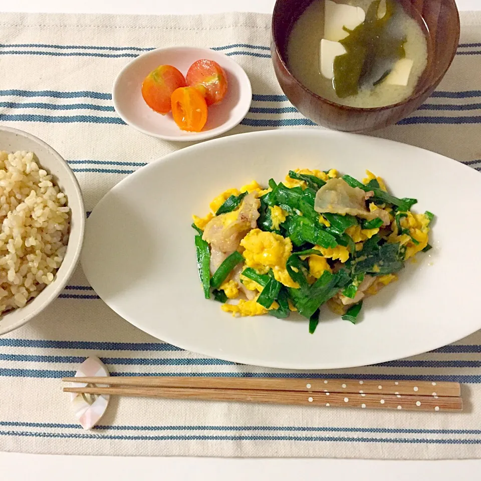 ニラ玉炒め・ミニトマトのマリネ・お味噌汁(わかめ×豆腐)|Accaさん