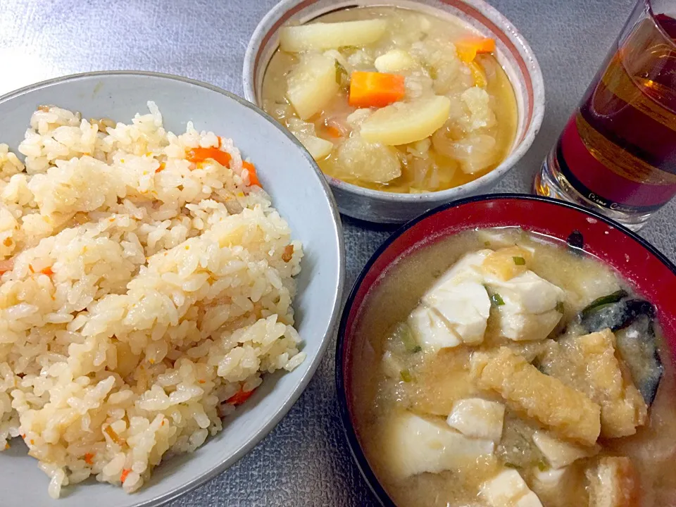 地鶏釜めしと野菜煮込みと味噌汁|神龍さん