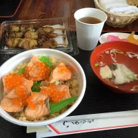 Snapdishの料理写真:はらこめし|Kiyoshi Ishizukaさん