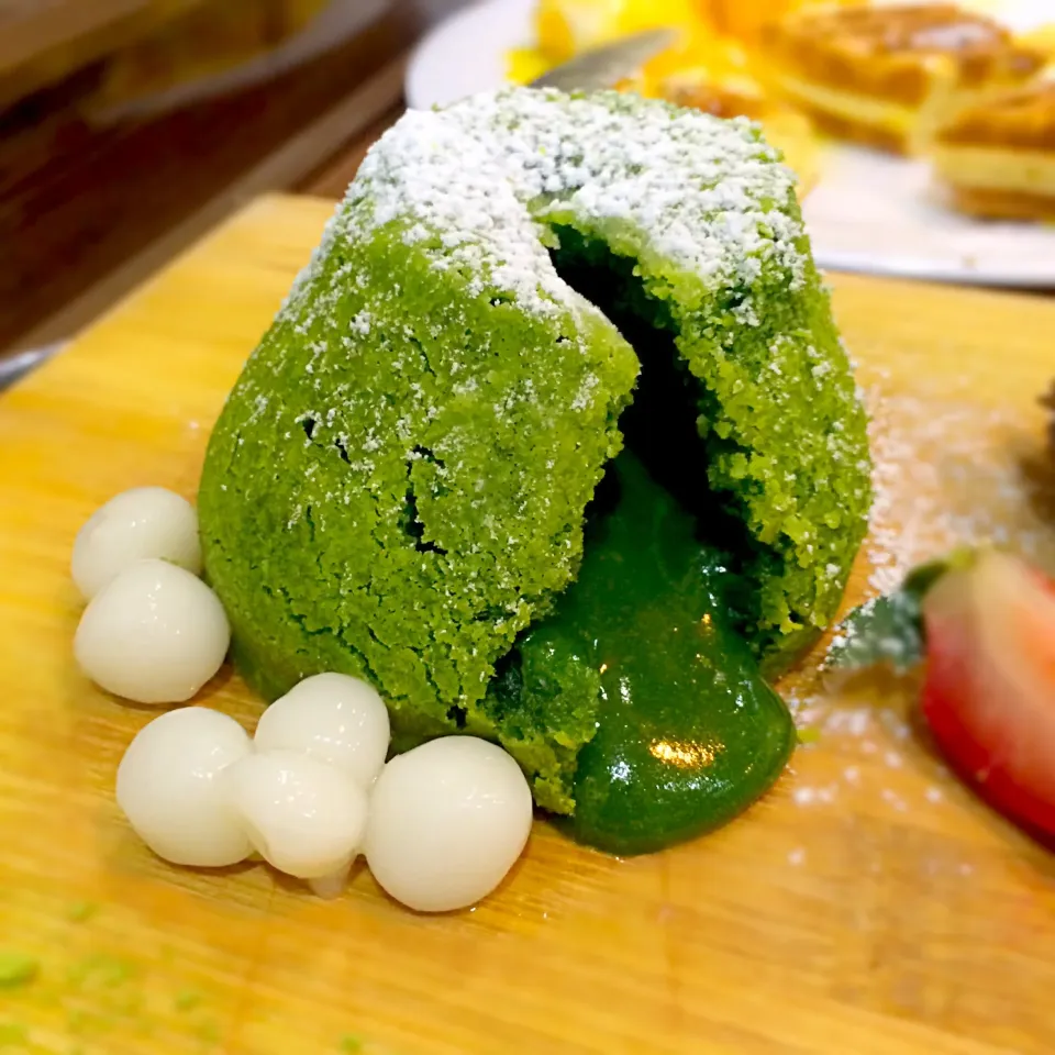 Snapdishの料理写真:OMG!!! The matcha lava!!!!! So yum!!!|何穎さん