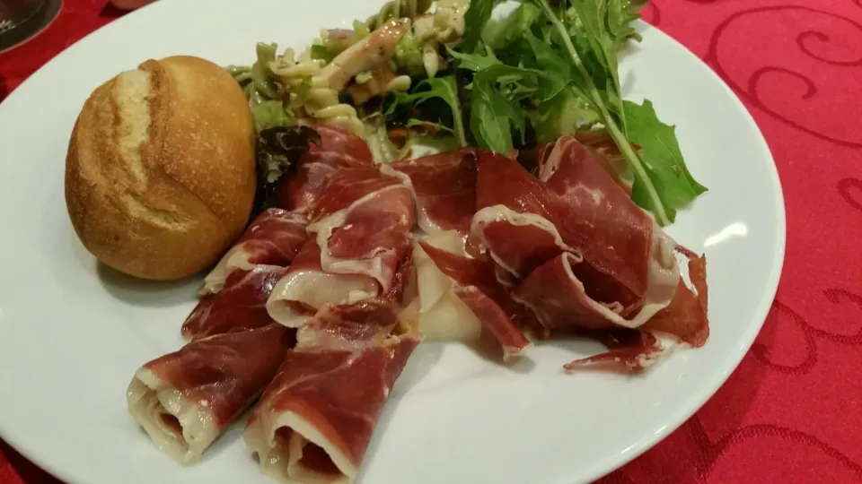 Jamón Serrano (Spanish Ham)
Said to be one of those dish where you must try before you die.

* I concur|秋平さん