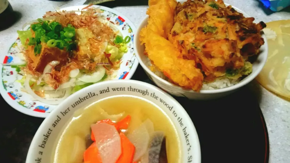 厚揚げサラダとスーパー天ぷらの天丼、野菜味噌汁！|あまねさん