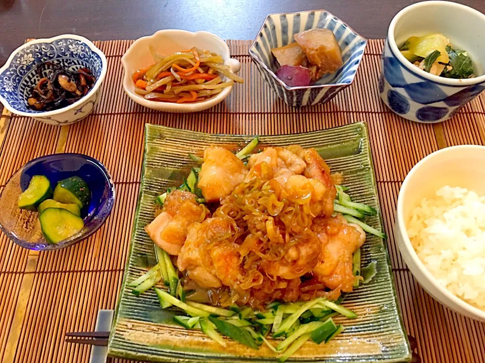 油淋鶏  きゅうりのキムチ漬け  ひじき煮    きんぴらごぼう   サツマイモ煮   青梗菜と豚肉のオイスターソース炒め|NAKATAさん