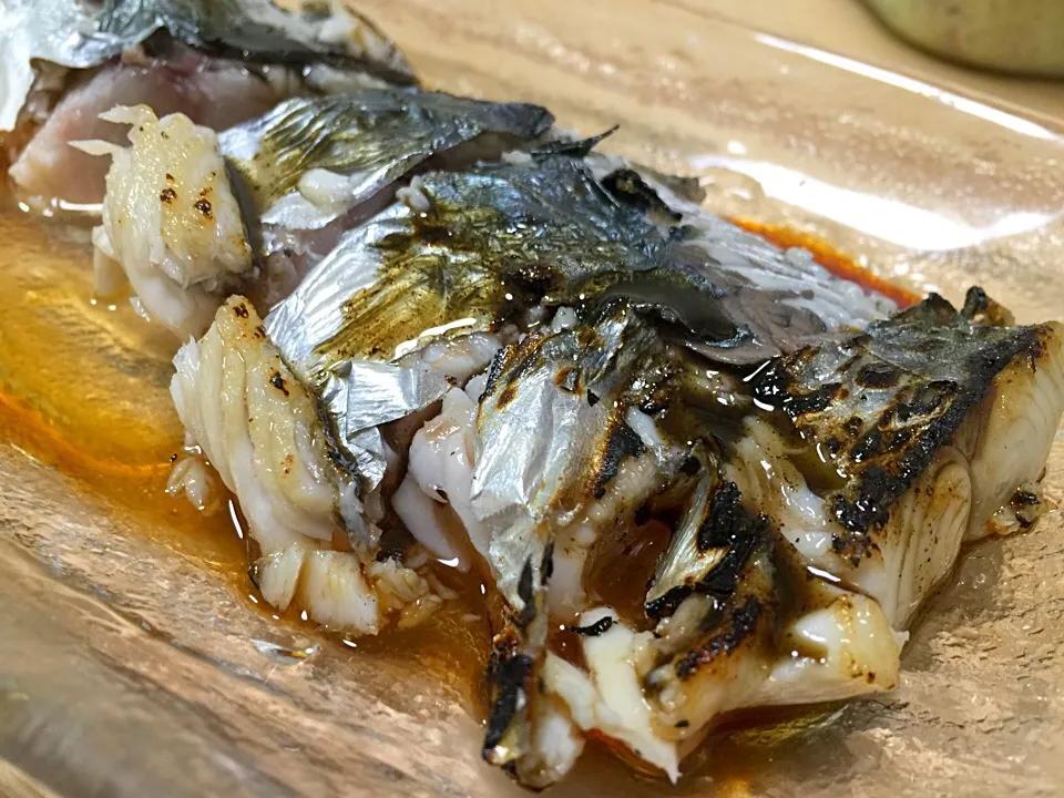 Snapdishの料理写真:【釣】もーなんだろね、サゴシばっかり釣ってます。今日は炙って熊本の焦がしニンニクぶっかけました。|さくたろうさん