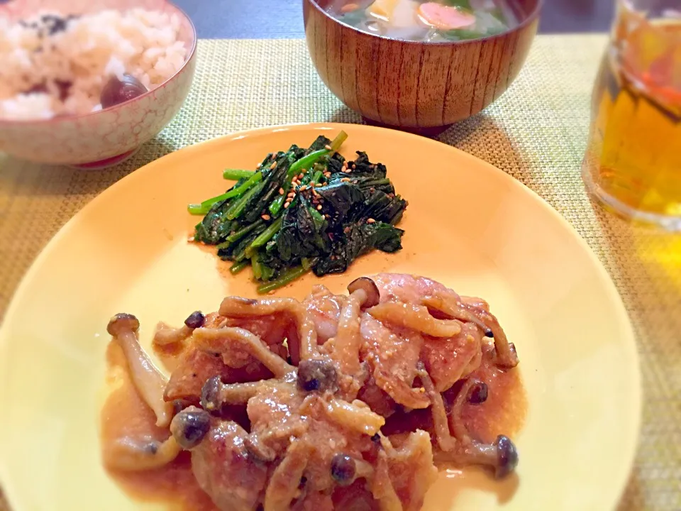 和食🇯🇵   鶏モモ肉とシメジの味噌漬け焼き、栗ご飯、鮭と大根と水菜のお吸い物、ほうれん草の胡麻和え|Akiko Furukawaさん