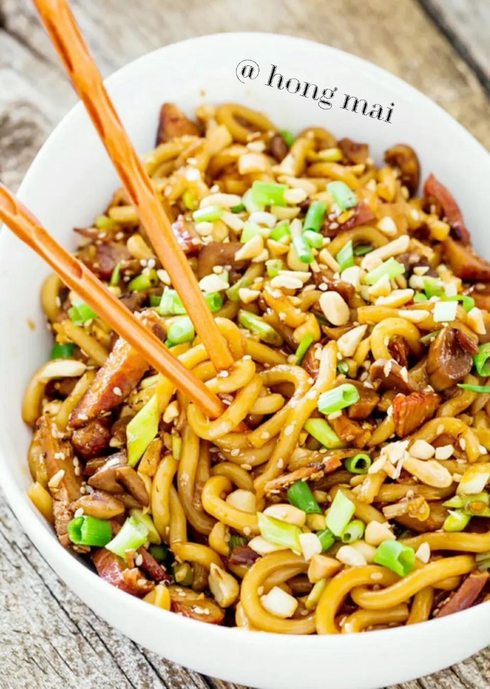 soy sauce chow mein with peanuts|hongmaiさん