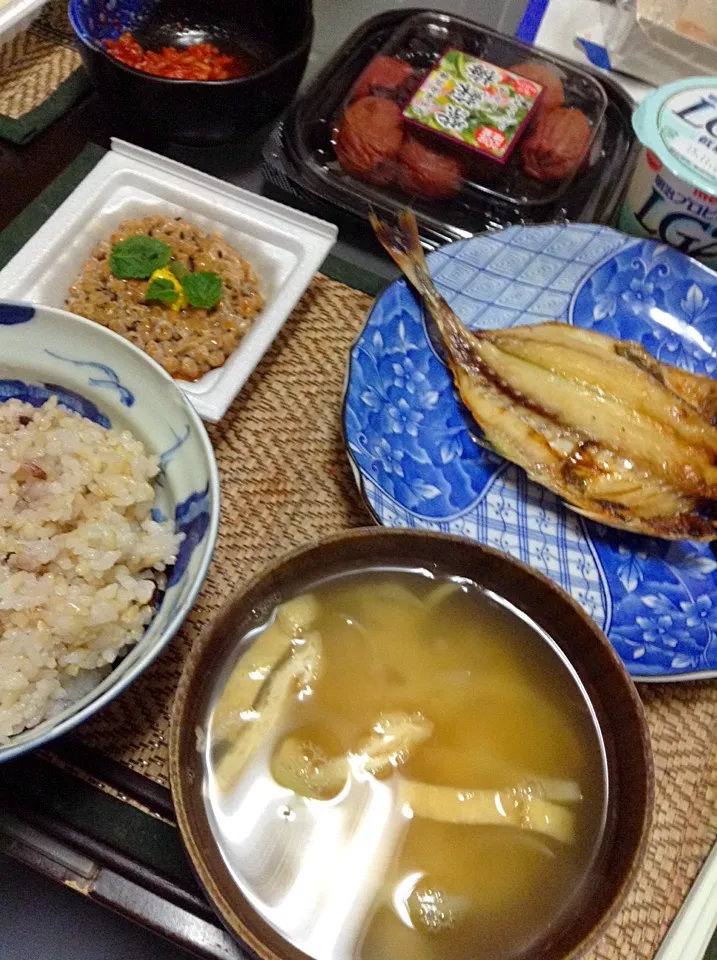 納豆＆鯵の開き＆玉ねぎの味噌汁|まぐろさん