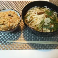 Snapdishの料理写真:山菜うどんとかやくご飯!!|Aya Ishikawaさん