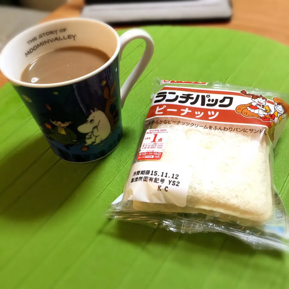 朝！カフェオレにランチパック😋 消費期限今日まで・・・😁|しんやさん