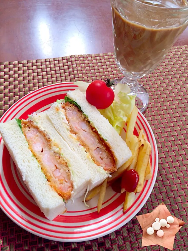 Snapdishの料理写真:Shrimp Fried sandwich🍻海老ｶﾂｻﾝﾄﾞ|🌈Ami🍻さん