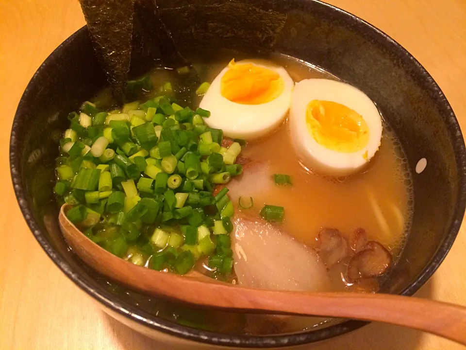 とんこつ醤油ラーメン|ぴっぱーさん