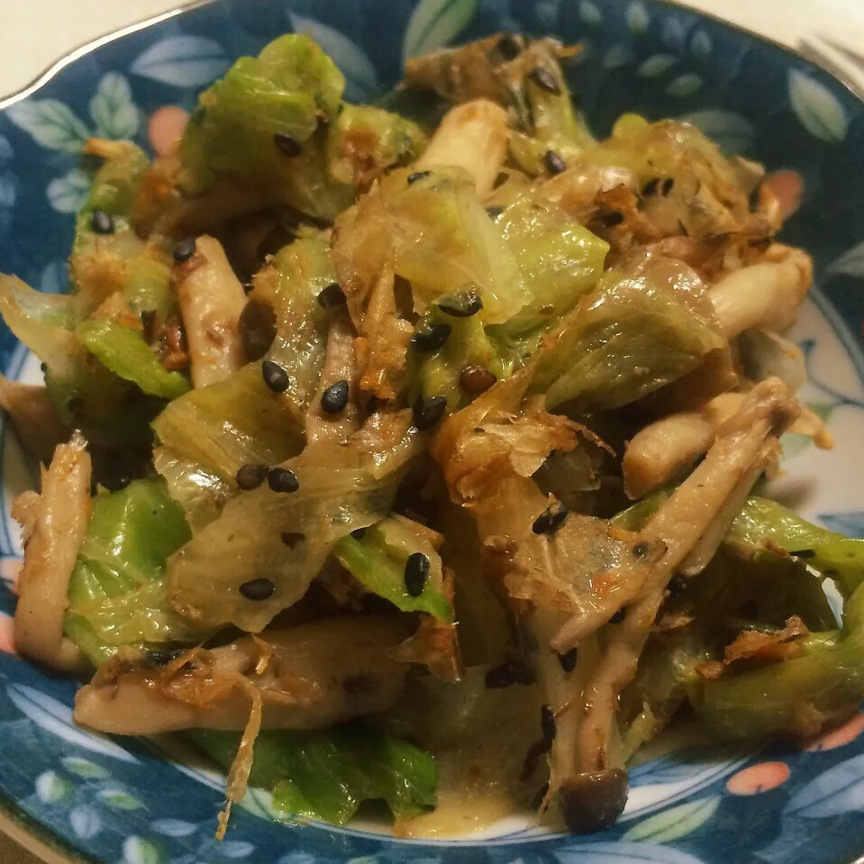 レタスとシメジのおかか炒め|かよさん