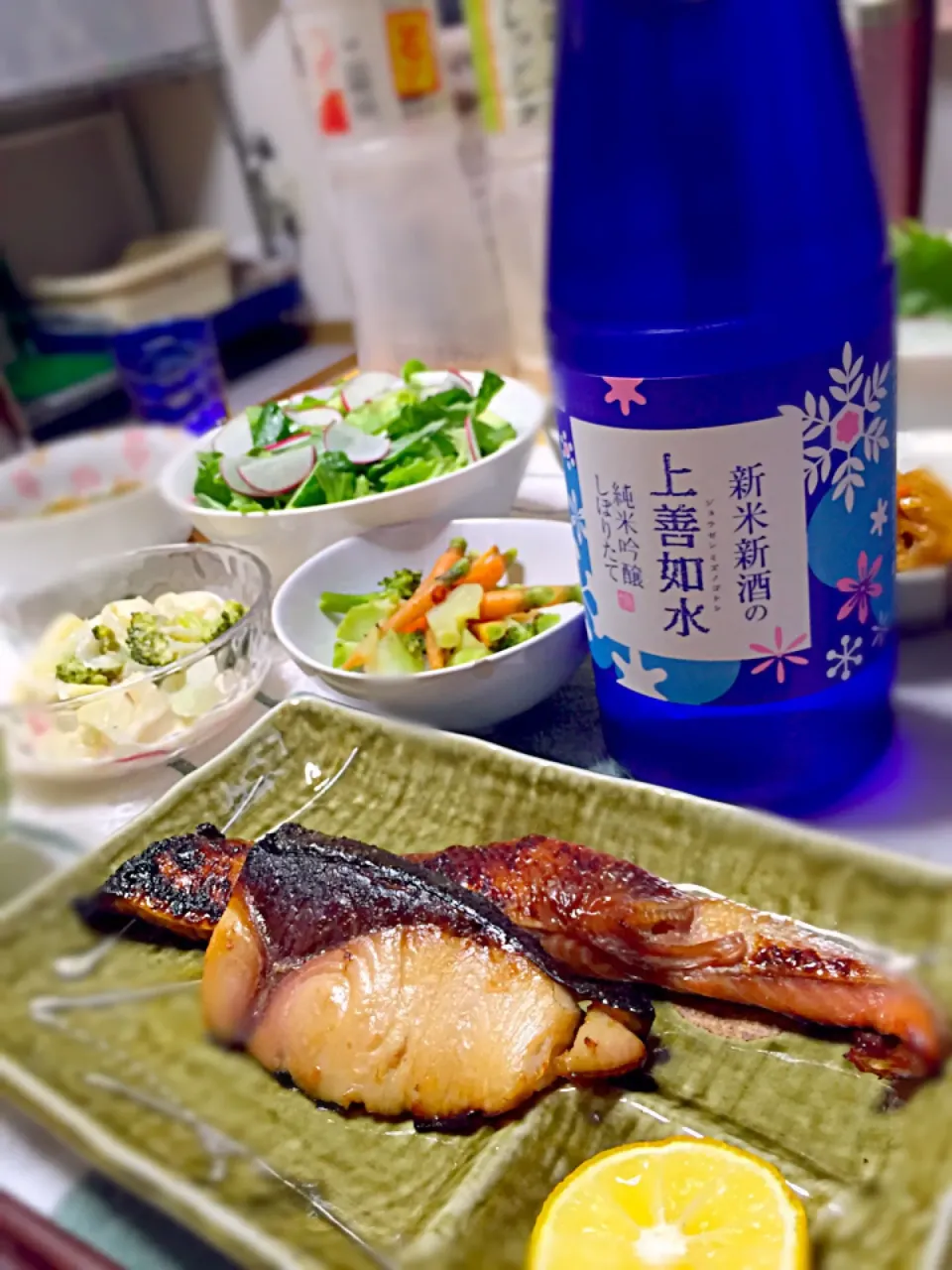 モニターで届いた上善如水を早速！
自家製の鮭と鰤の西京焼とベストマッチ(*´艸`*)|あいあいさん