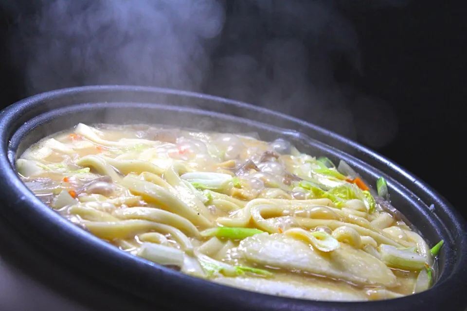 今日は長男のリクエスト
味噌煮込みうどん  湯気が難しい。
コンピュータで湯気を付けようと思ったが、やっぱり本物で。
撮影に時間がかかり、おかげでうどんがのびてしまった。|Hiroshi  Kimuraさん