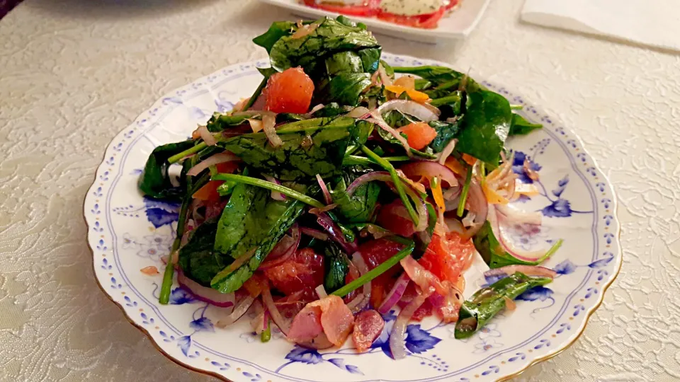 carrot and spinach salad with balsamico dressing.|Saito  Iwaoさん