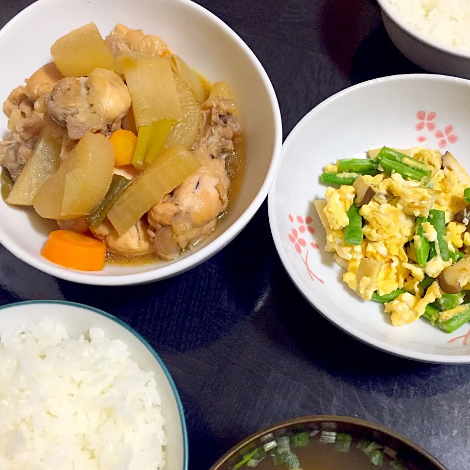 Snapdishの料理写真:今日の晩ご飯は、手羽元と野菜の酢っぱり煮、いんげんとエリンギのたまご炒め、味噌汁。|ゆえさん