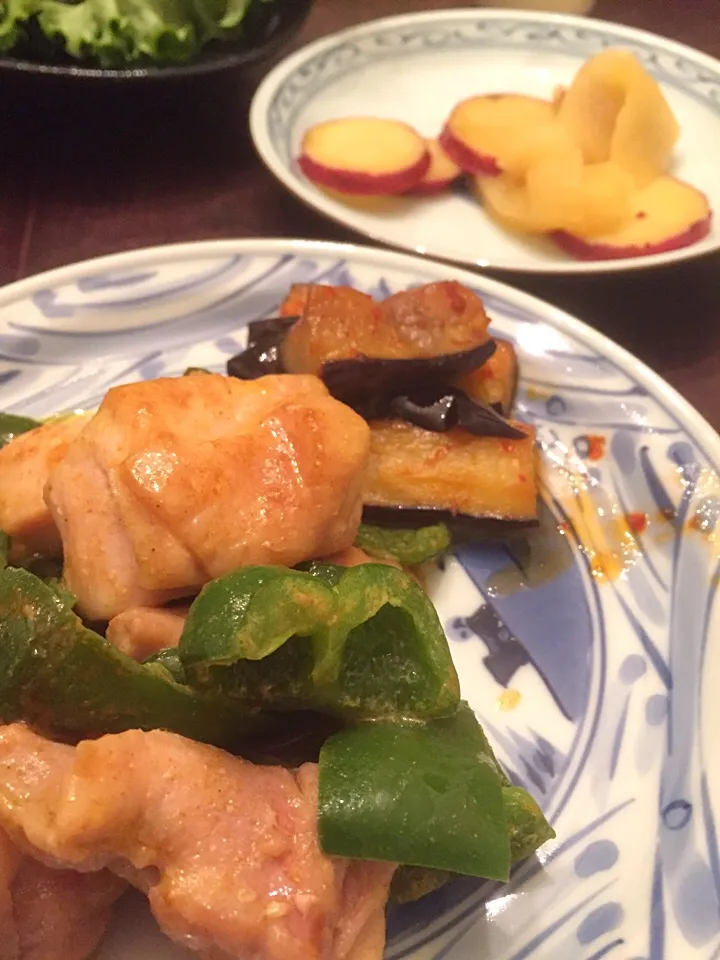 鶏肉のカレーマヨ炒め ナスの揚げ浸し さつまいもとりんごの甘煮|香山ありすさん