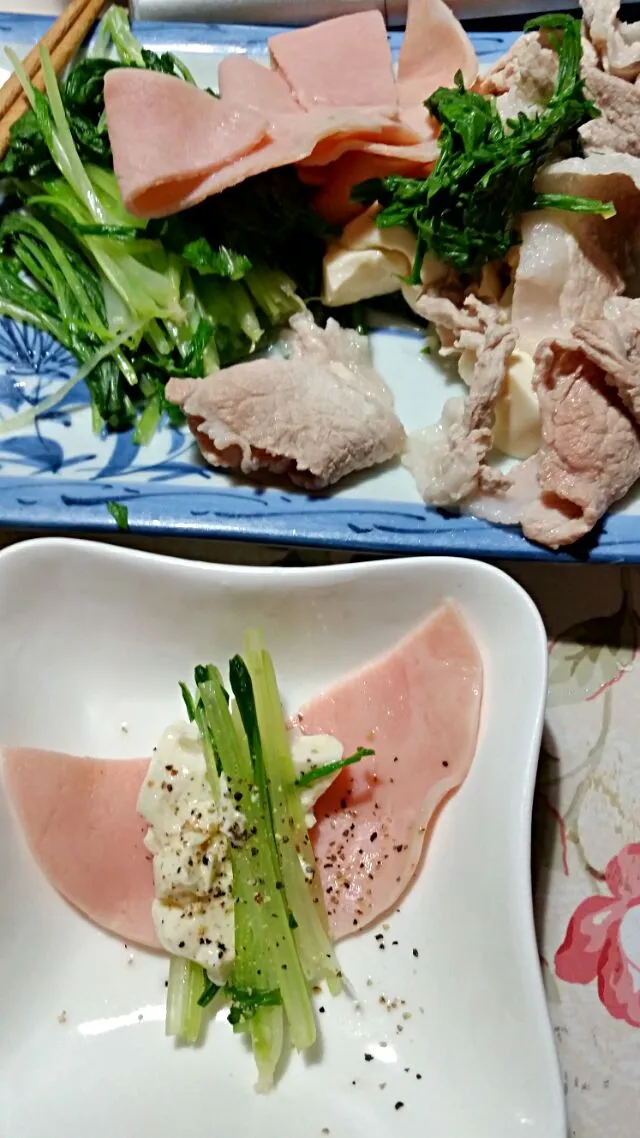 Snapdishの料理写真:水菜と豆腐をロースハムや豚肉で巻いていただく(´～｀●)ﾓｸﾞﾓｸﾞ|こやっこさん