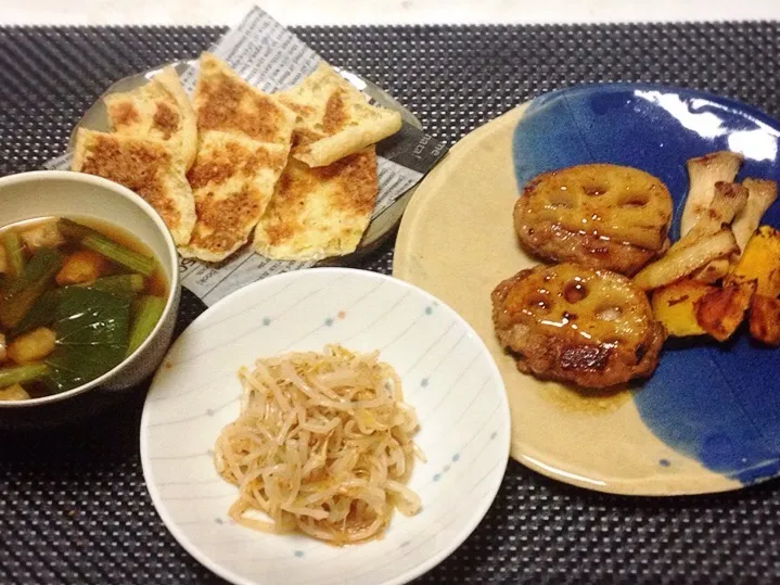 油揚げのカリカリチーズ焼き・レンコンのせ和風バーグ・ホットもやし・お味噌汁|美也子さん