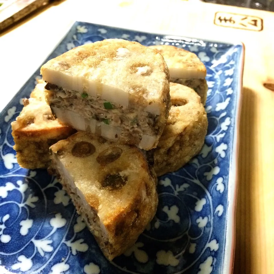 Snapdishの料理写真:相模湾 釣 活締め真鯖のなめろうの蓮根はさみ揚げ|まる(丸大豆)さん