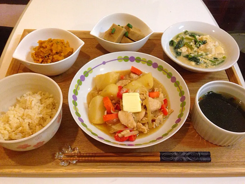 味噌バター肉じゃが、ほうれん草と豆腐のかき卵煮、かぼちゃの和風サラダ、高野豆腐、わかめの中華スープ|にゅきさん